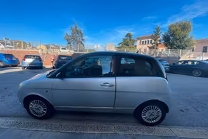 Lancia Ypsilon 1.4 16v - bicolore, cambio 6 merce