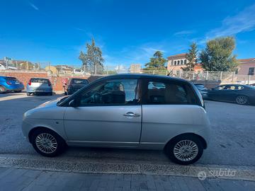 Lancia Ypsilon 1.4 16v - bicolore, cambio 6 merce