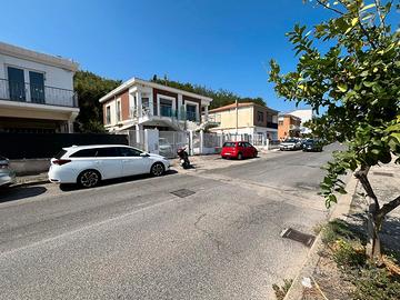 Fronte Mare-ristrutturata-Rio Vivo