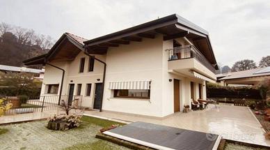 Immobile in asta di 183 m² con 5 locali e box auto