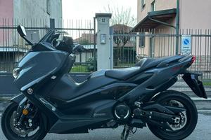 Yamaha TMAX 560 Tech Max