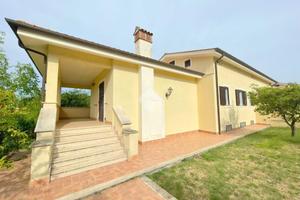 VILLA A SCHIERA A VELLETRI