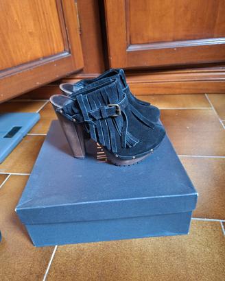 Zoccoli chiusi camoscio nero-blu