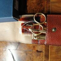 set di forbici e, lima, pettine da viaggio