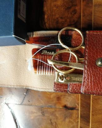 set di forbici e, lima, pettine da viaggio