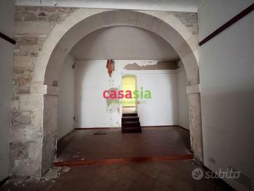 Particolare locale commerciale in pietra