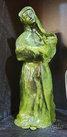 scultura in ceramica " Donna con bambino"