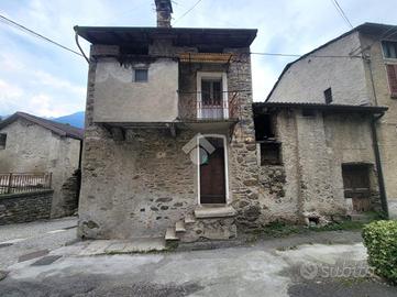CASA SEMINDIPENDENTE A BUGLIO IN MONTE