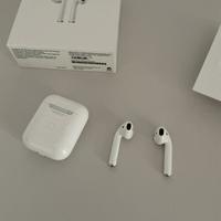 Apple AirPods wireless charging case