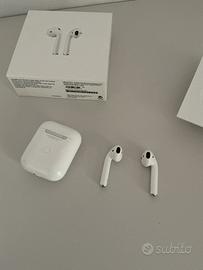 Apple AirPods wireless charging case
