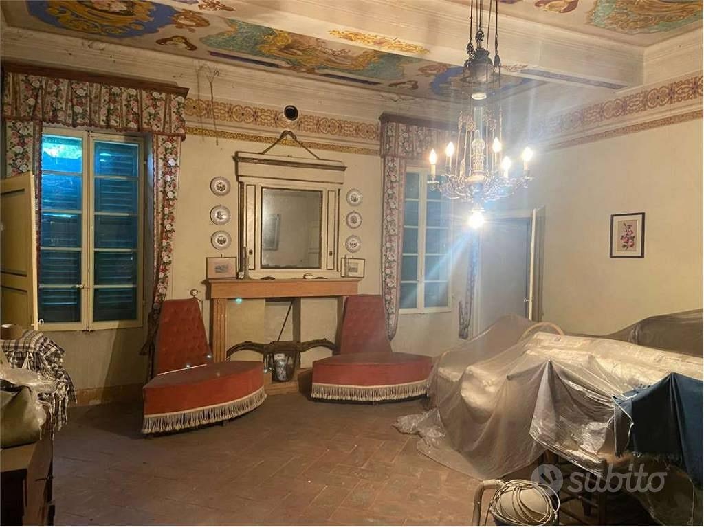 Rustico / Casale di 959 m² con più di 5 locali a Q - Vista 2