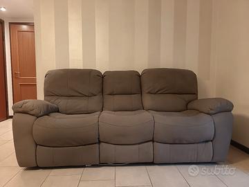 Divano tre posti  pari al nuovo 