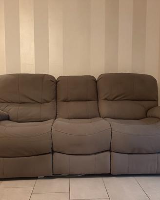 Divano tre posti  pari al nuovo 
