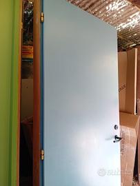 4 porte colorate in legno 