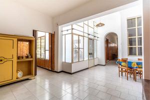 Ampia semindipendente con cortile e terrazza