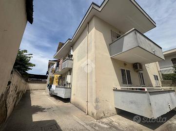 4 LOCALI A AVERSA