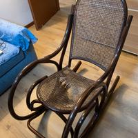 Poltrona  dondolo in paglia di Vienna