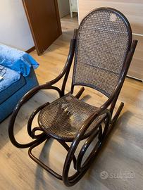 Poltrona  dondolo in paglia di Vienna