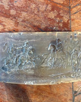 Antica tabacchiera in osso incisa XVIII battaglia
