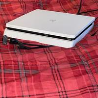 Ps4 con (GTA V ) per il prezzo contattami