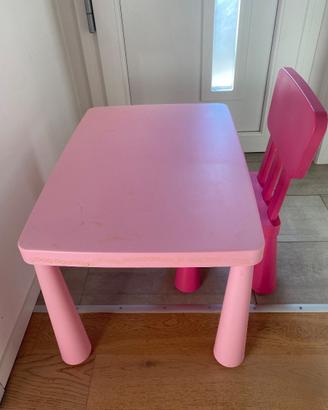 Tavolo Per Bambini Con 4 Sedie In Plastica HDPE E ABS - Regolabile In Altezza, Colore Legno, Portata 100kg, Per Bambini Dai 2 Anni In Su