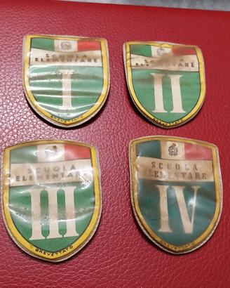 Set 4 distintivi scuola elementare anni 50/60.