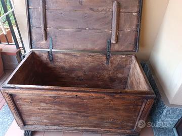 Cassapanca in legno noce