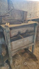 ATTREZZO VECCHIO PER SGRANARE PANNOCCHIE