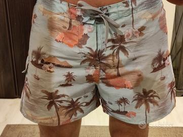 costume floreale hawaiano 