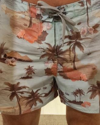 costume floreale hawaiano 