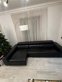 Divano in pelle Calia e pouf