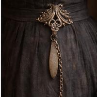 Antica châtelaine fine 800 decorata ad una catena