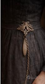 Antica châtelaine fine 800 decorata ad una catena