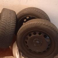 4 gomme cerchi in ferro con gomme invernali