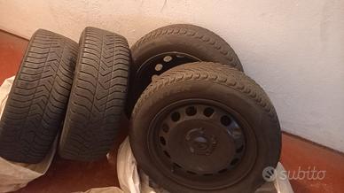 4 gomme cerchi in ferro con gomme invernali