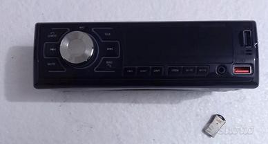 Radio, lettore e bluetooth auto.