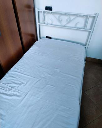 Letto singolo più materasso nuovi (mai utilizzati)