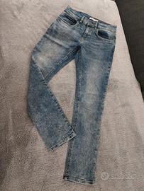 Jeans azzurro (B)
