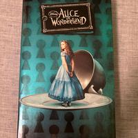 Libro “Alice in Wonderland”