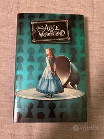 Libro “Alice in Wonderland”