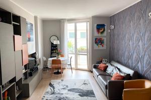 Trilocale doppi servizi ristrutturato con balcone