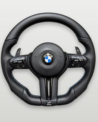 Volante BMW M Sport completo di paddle