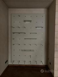 Pannello in Legno Laccato Bianco con Mensole e Led