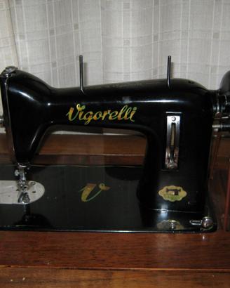 Macchina da cucire Vigorelli anni 50 con mobile