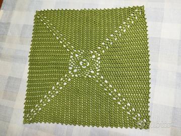 Centrino fatto a mano all' uncinetto,personalizzab