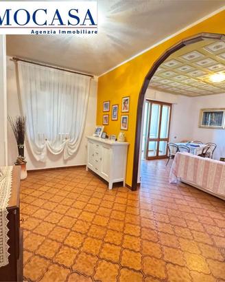 Casa molto bella con cortile e ampio box auto