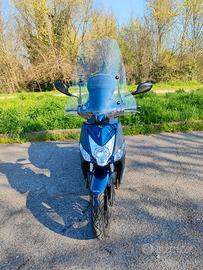 Kymco 200 colore blu