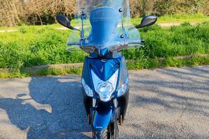 Kymco 200 colore blu