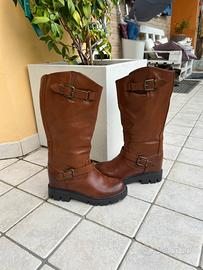 Stivali alti in vera pelle marrone