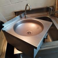 lavamani in acciaio per attività di ristorazione